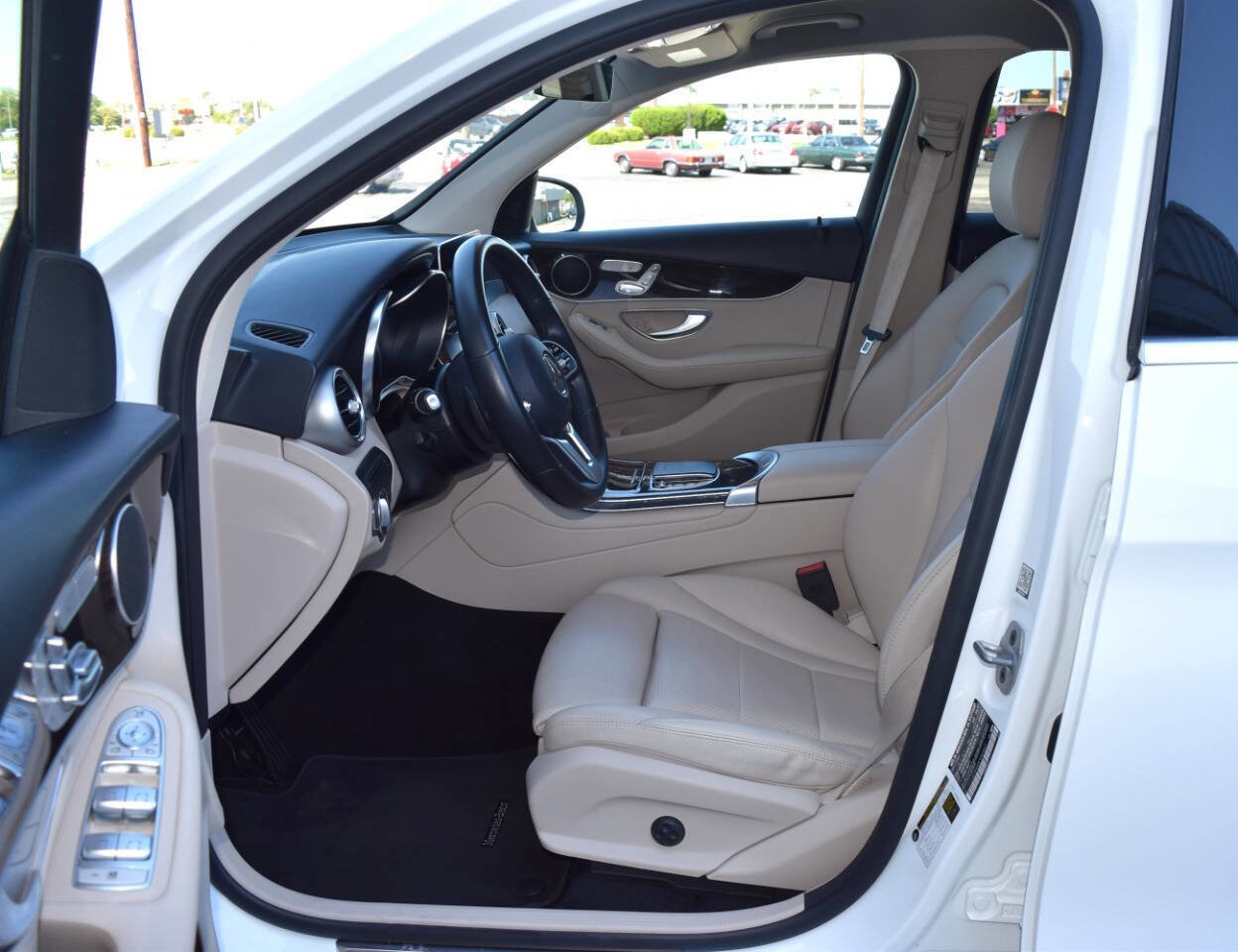 Used 2021 Mercedes-Benz GLC 300 image 2