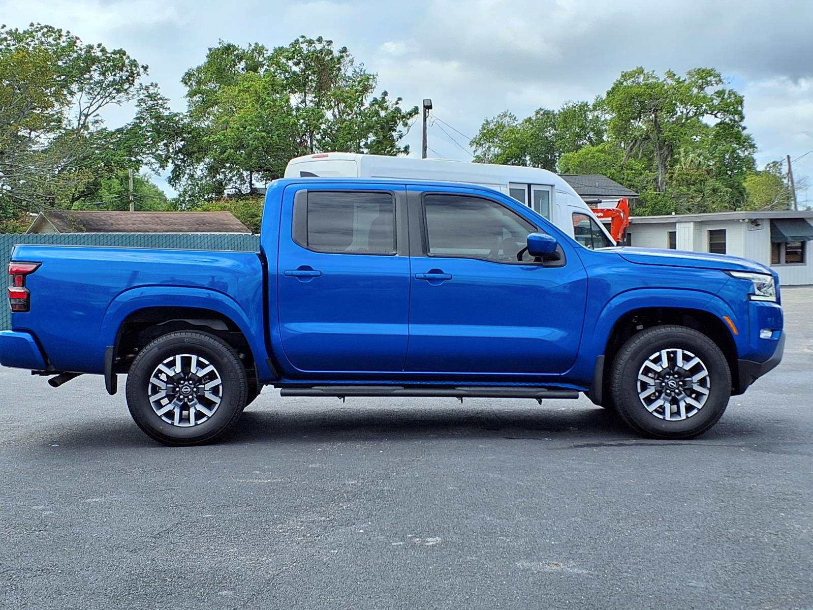 Used 2024 Nissan Frontier SL image 29