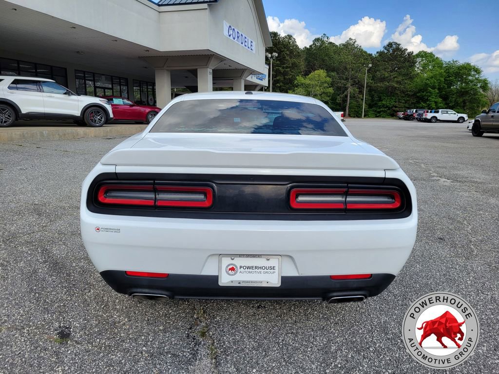 Used 2016 Dodge Challenger SXT image 5