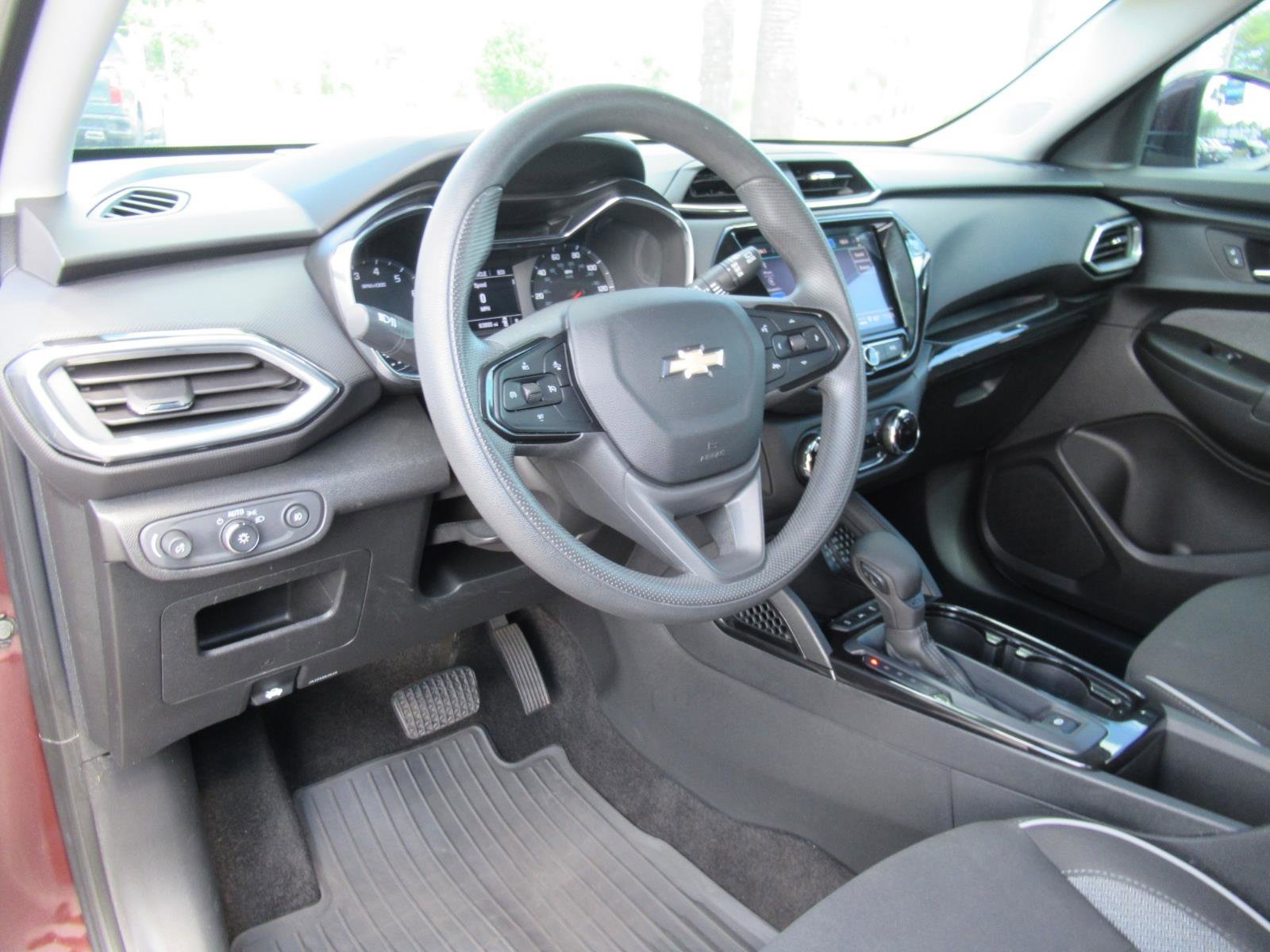 Used 2023 Chevrolet TrailBlazer LT w/ Convenience Package FWD image 17