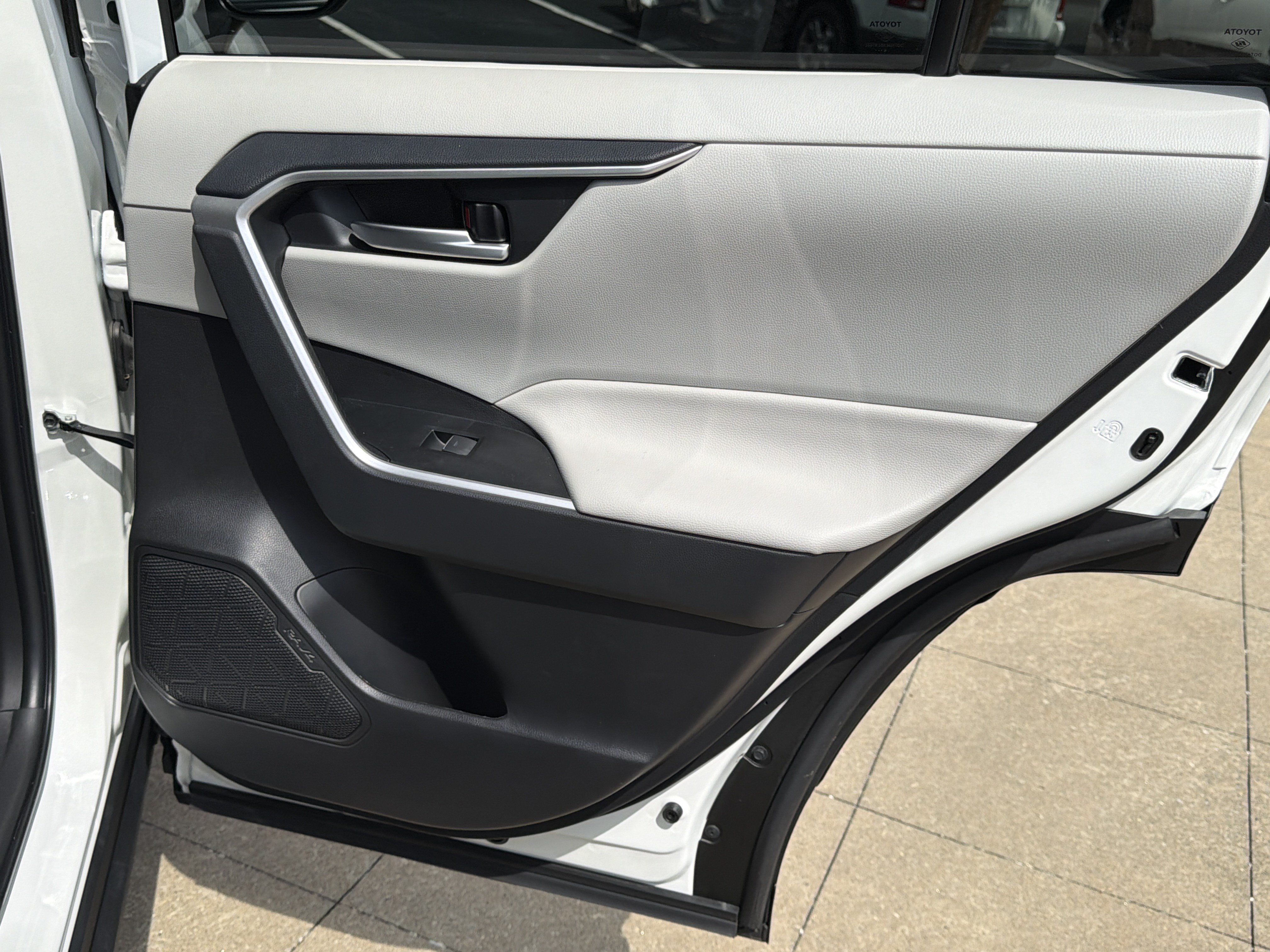 Used 2024 Toyota RAV4 XLE FWD image 16