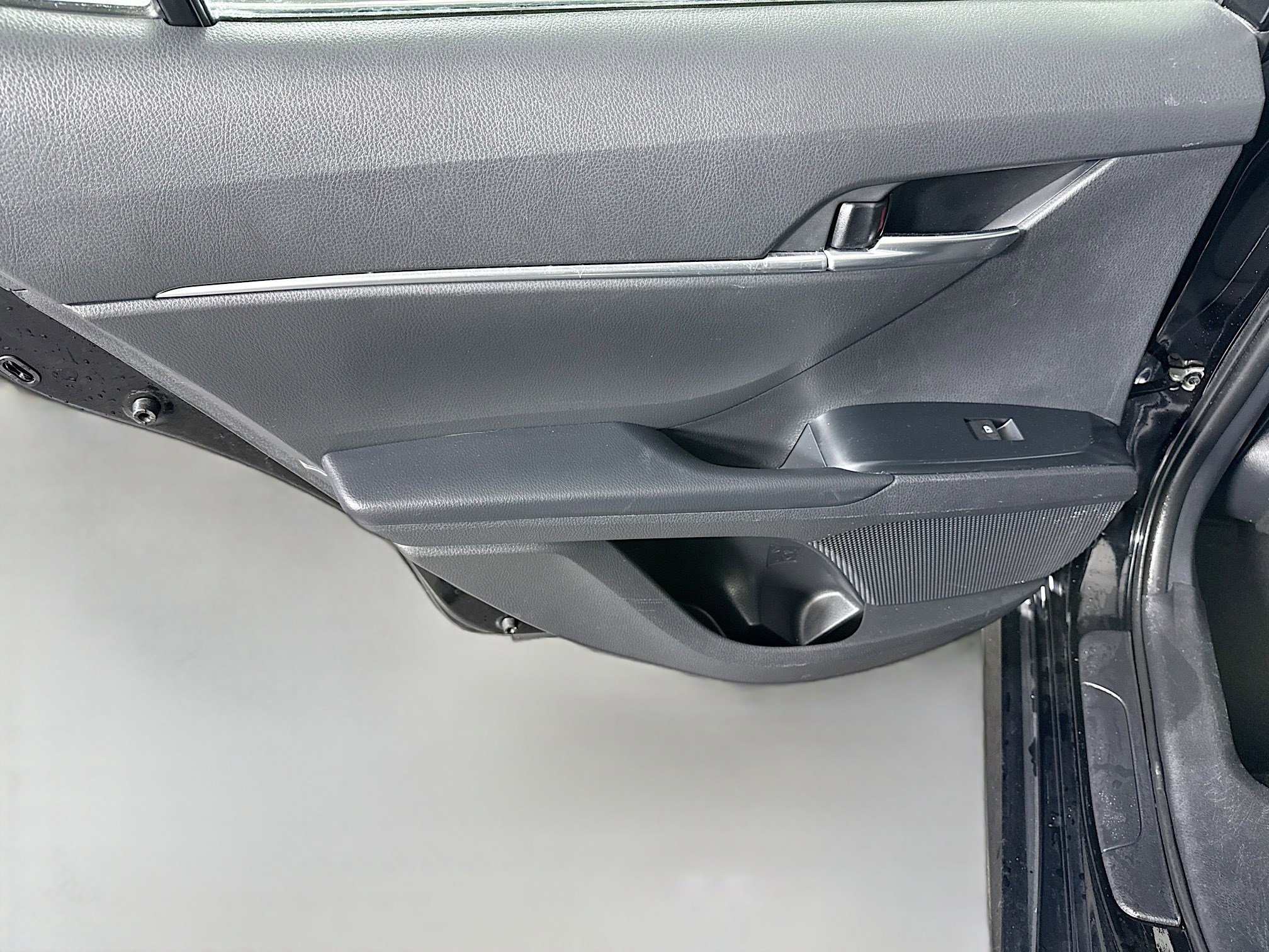 Used 2018 Toyota Camry LE image 25