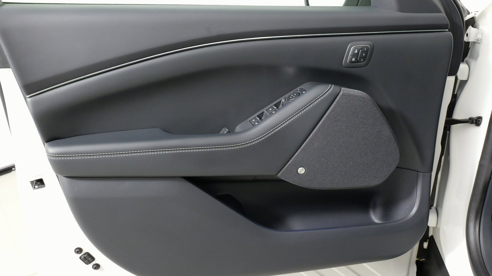 Used 2022 Ford Mustang Mach-E Premium image 25