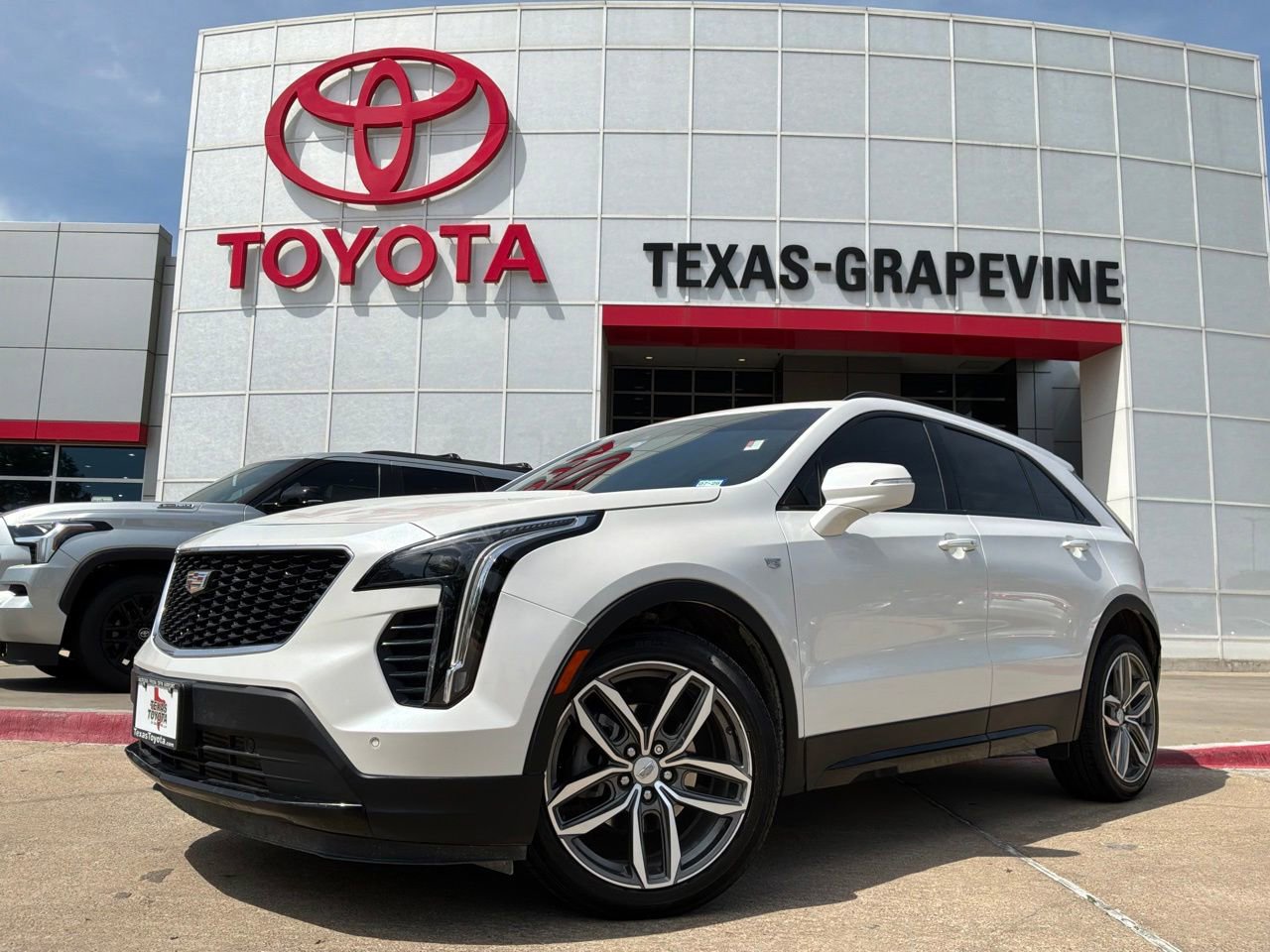 Used 2023 Cadillac XT4 Sport w/ Cold Weather Package FWD image 2