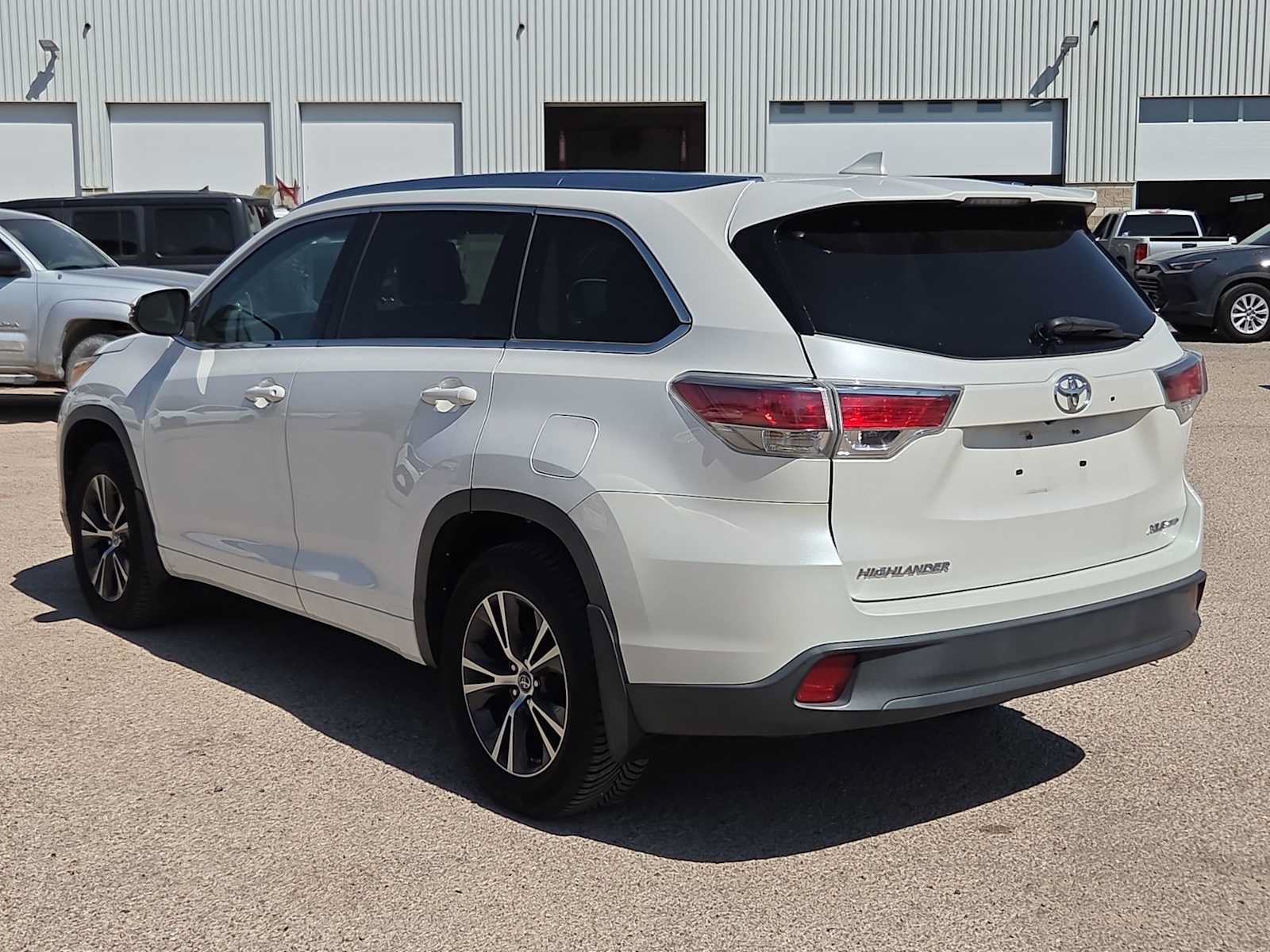 Used 2016 Toyota Highlander XLE AWD/4WD image 6