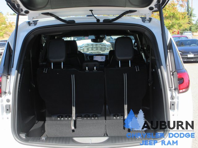 New 2026 Chrysler Pacifica Select image 4