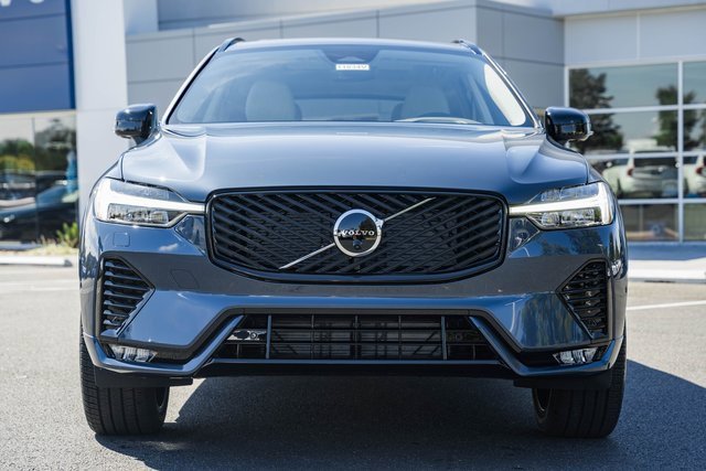 New 2026 Volvo XC60 B5 Ultra w/ Protection Package Premier image 2