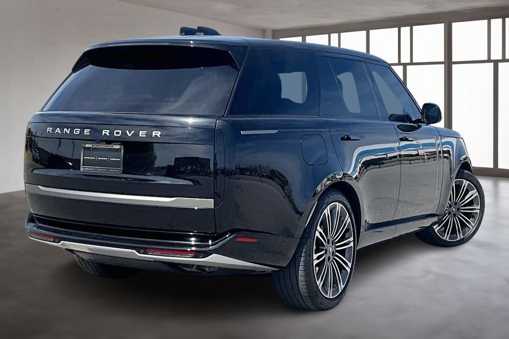 Used 2025 Land Rover Range Rover SE image 2