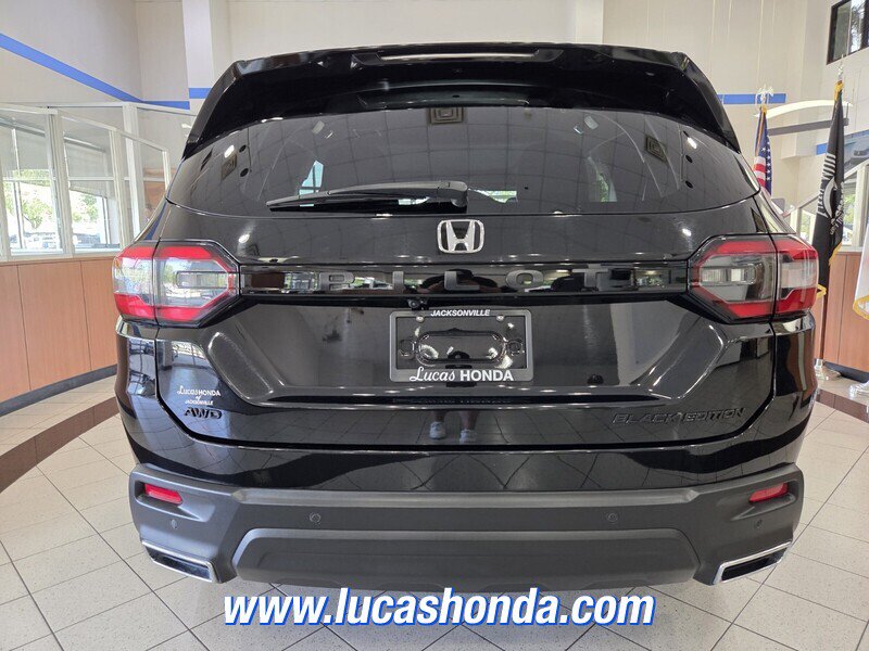 Used 2025 Honda Pilot Black Edition image 5