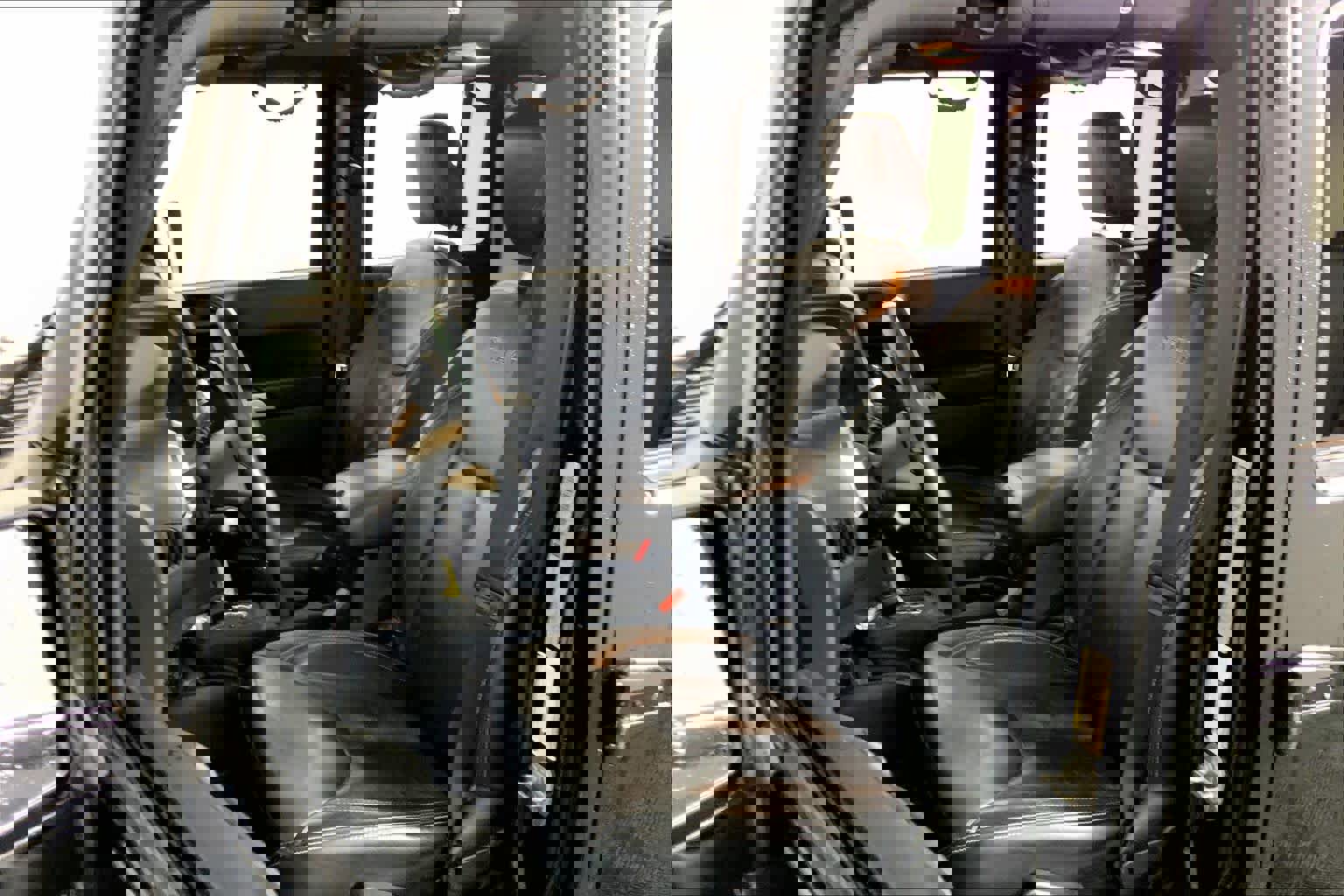 Used 2017 Jeep Wrangler Unlimited Sahara w/ Connectivity Group image 7