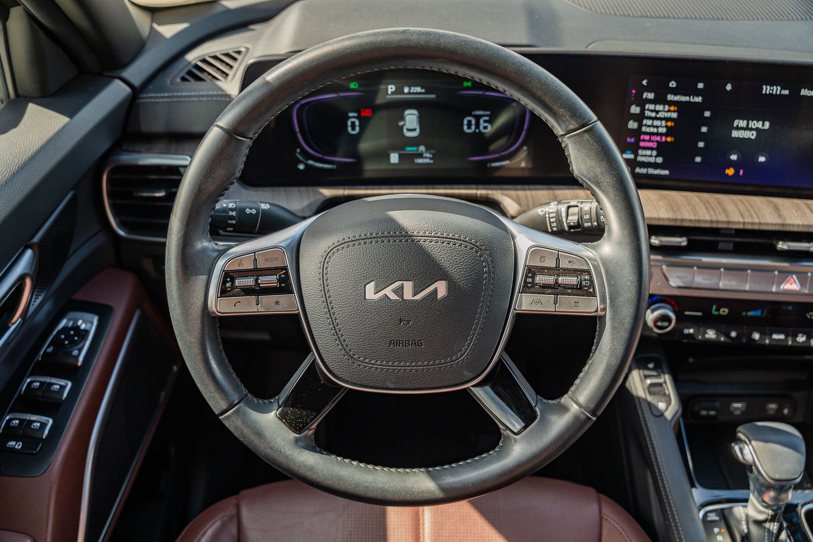 Used 2024 Kia Telluride EX w/ EX Captain's Chair Package image 27