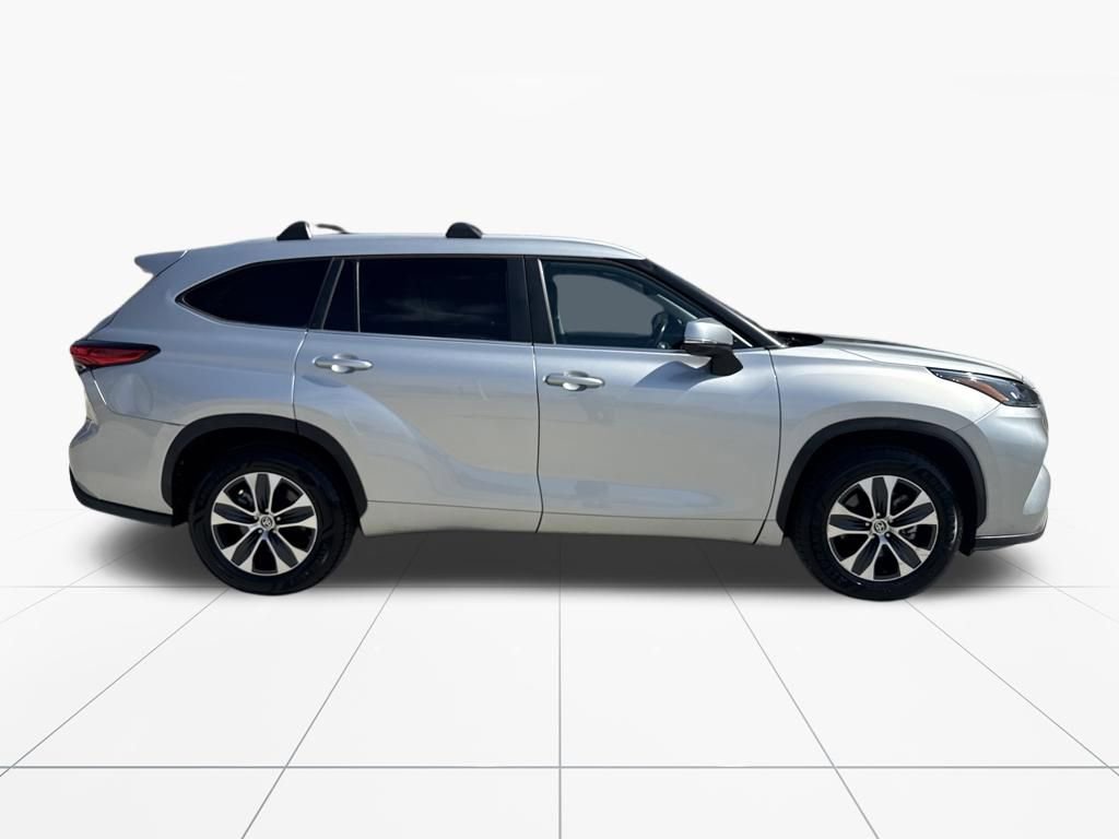 Used 2023 Toyota Highlander XLE image 10