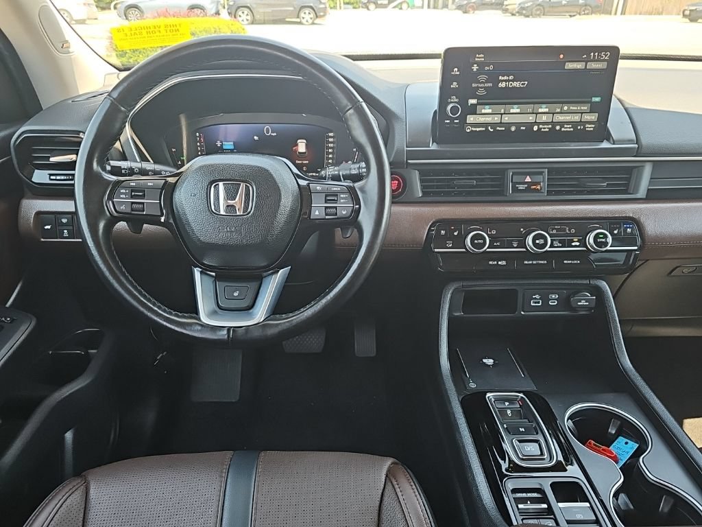 Used 2025 Honda Pilot Elite image 2