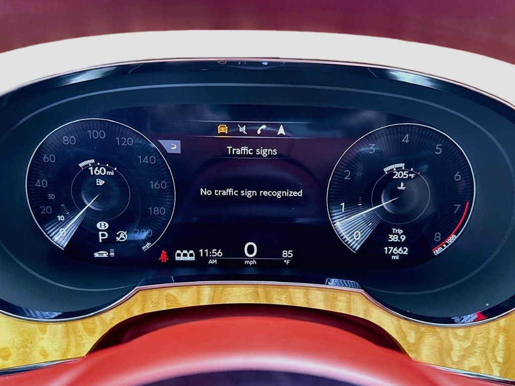 Certified 2022 Bentley Bentayga AWD/4WD image 33