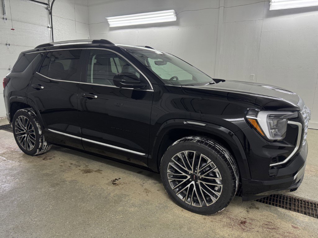 New 2026 GMC Terrain Denali w/ LPO, Black Badging Package