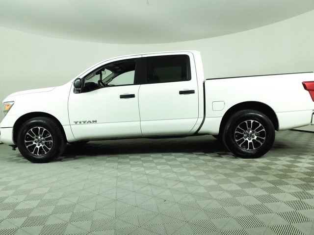 Used 2023 Nissan Titan SV image 3
