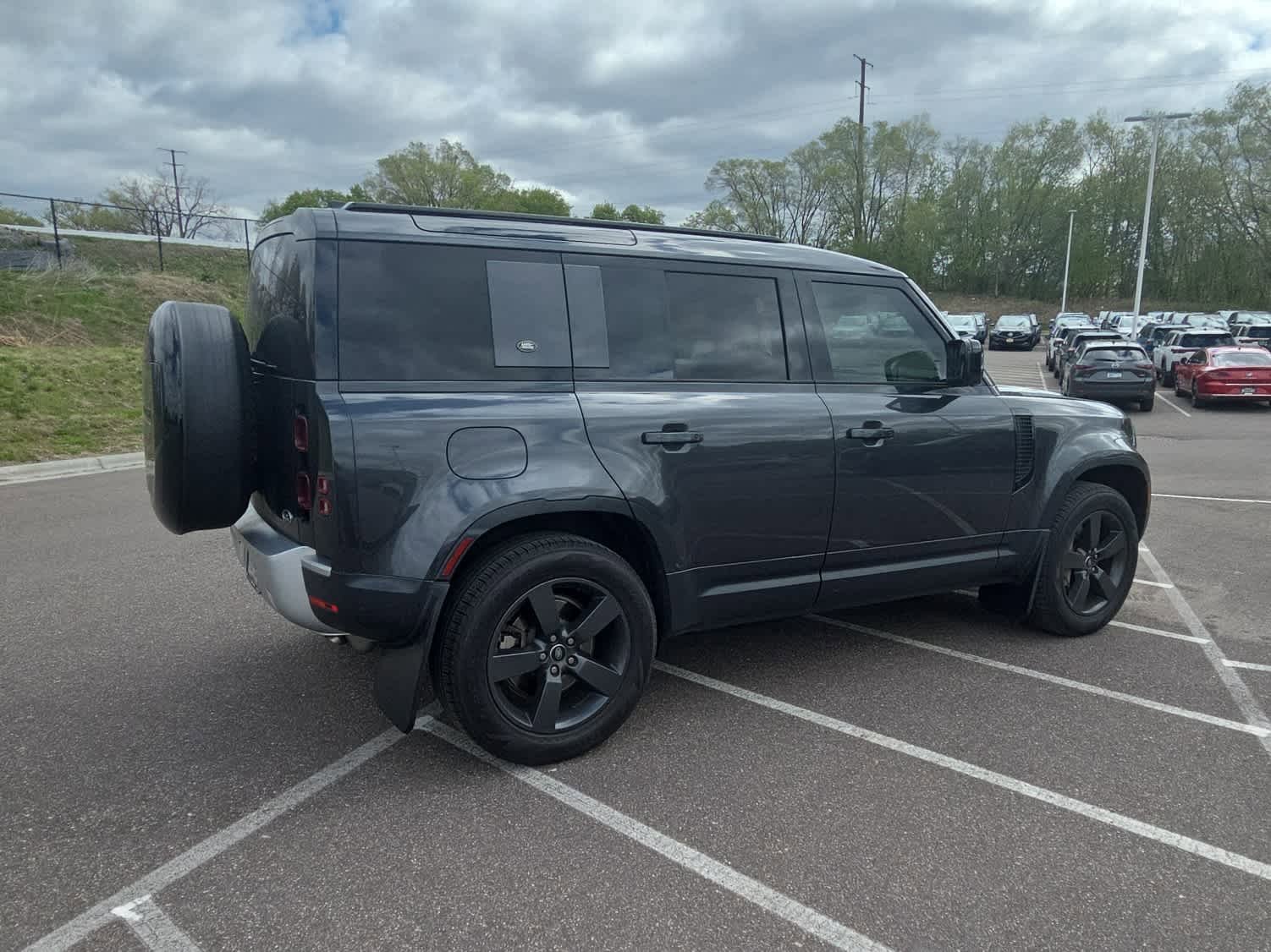 Used 2023 Land Rover Defender 110 SE AWD/4WD image 3