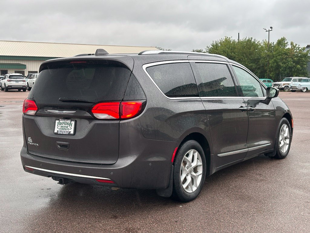 Used 2018 Chrysler Pacifica Touring-L Plus FWD image 6