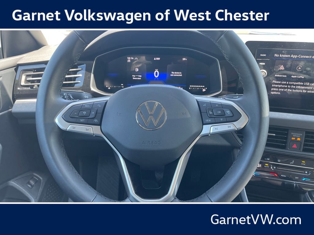 Certified 2025 Volkswagen Jetta SE w/ Black Wheel Package FWD image 14