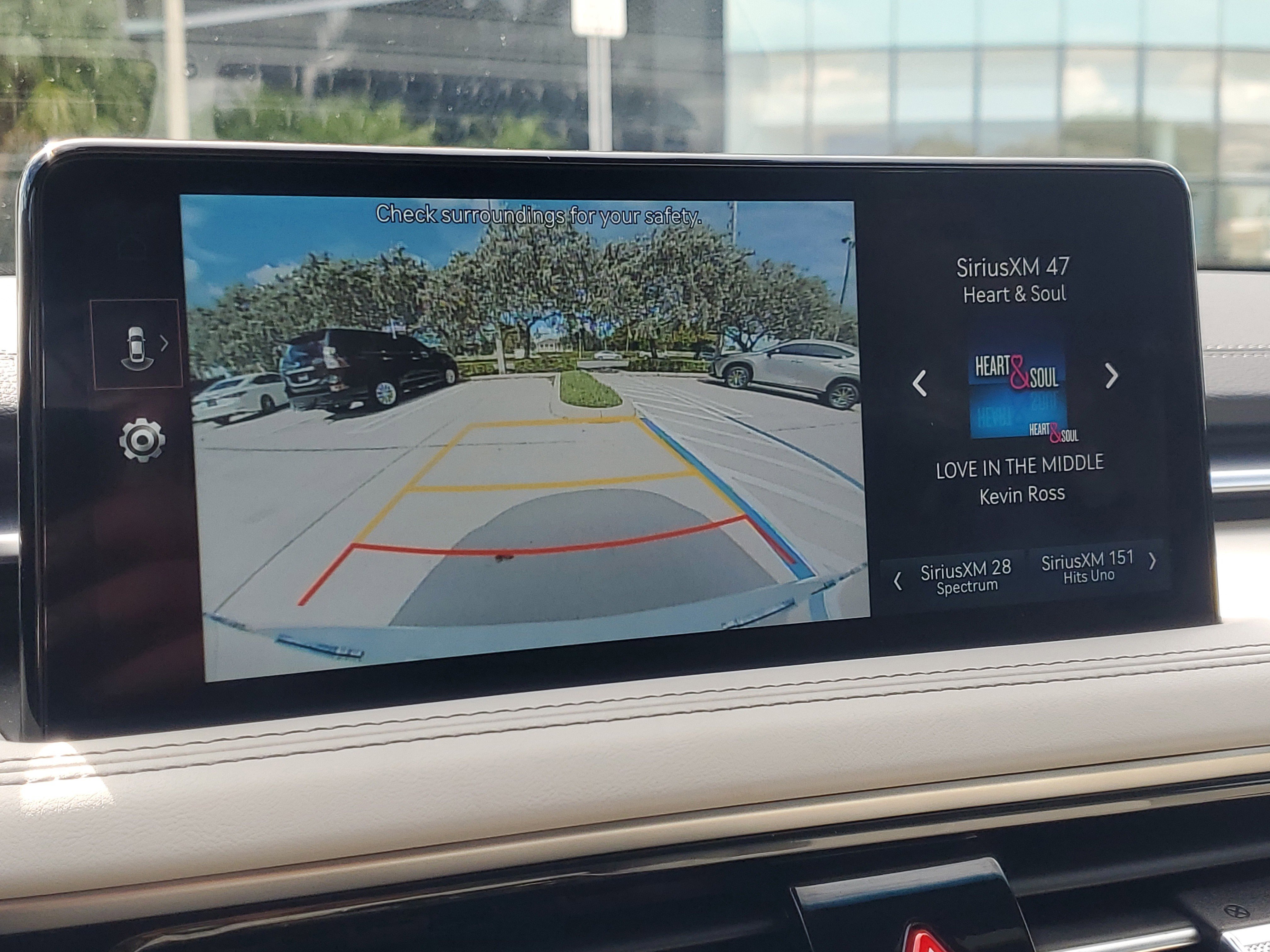 Used 2025 Genesis G70 2.5T image 32