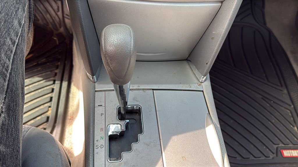 Used 2011 Toyota Camry LE image 10