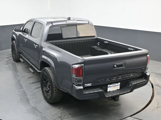 Used 2017 Toyota Tacoma TRD Sport AWD/4WD image 37