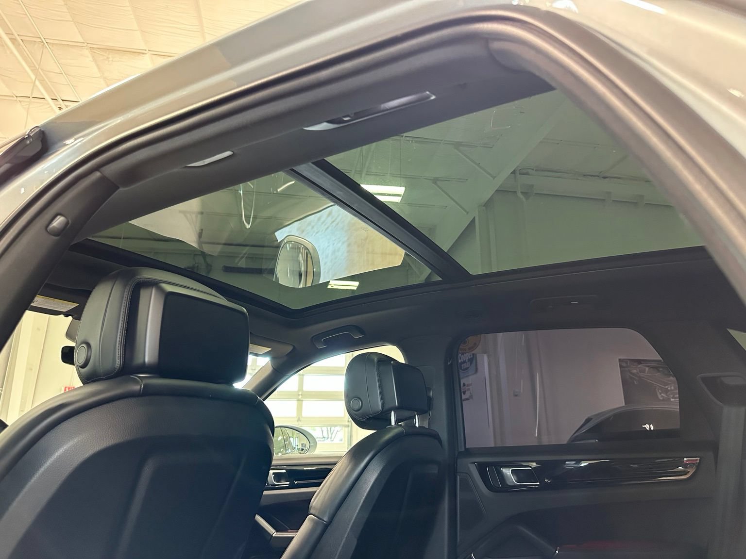 Used 2022 Porsche Cayenne Platinum Edition AWD/4WD image 31
