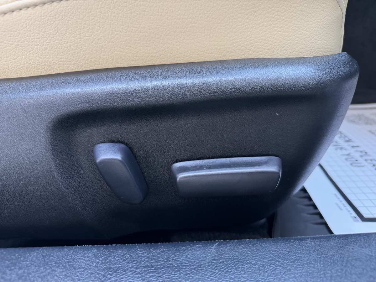 Used 2018 Toyota Avalon XLE w/ All Weather Liner Package FWD image 25