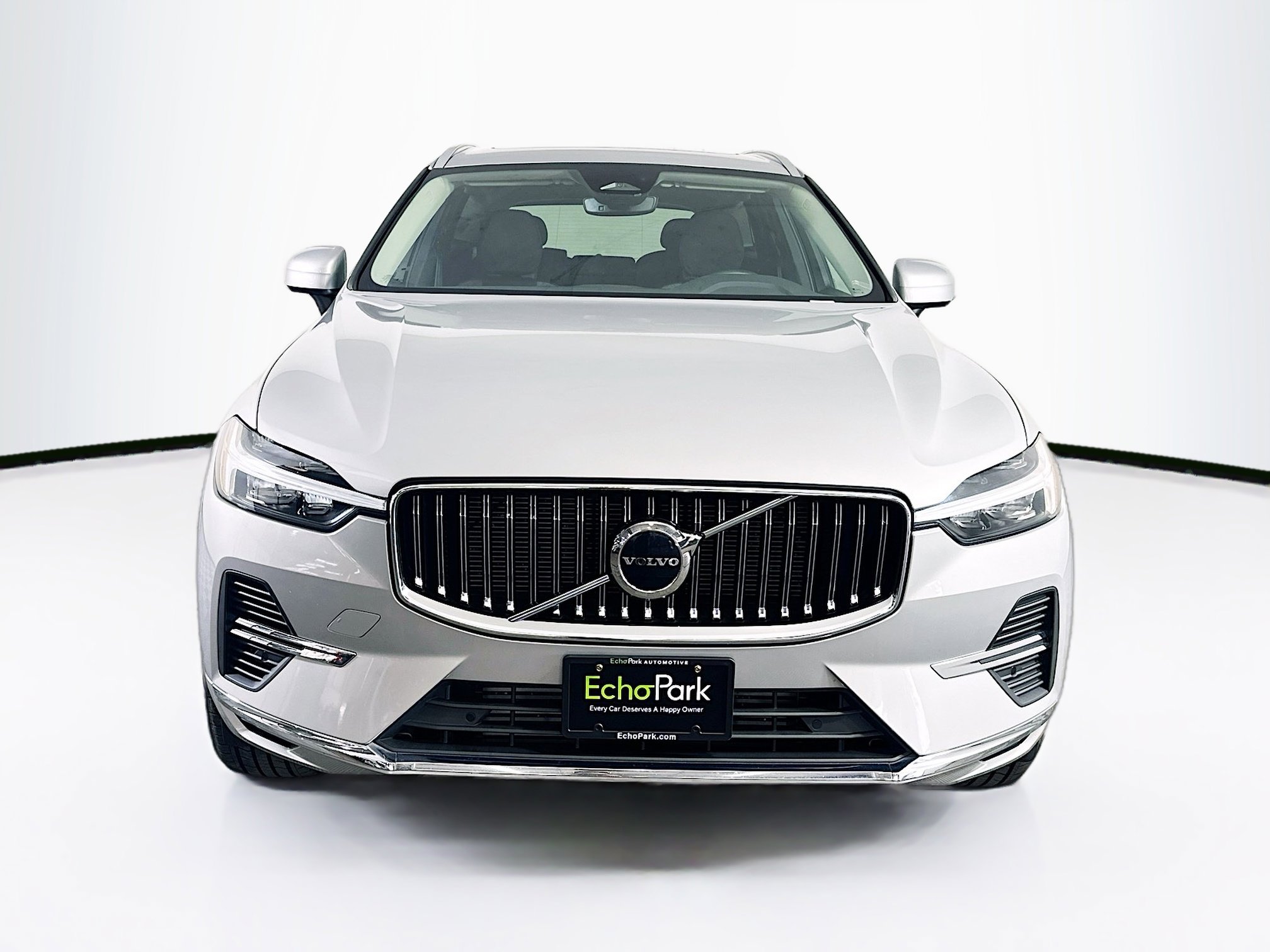 Used 2023 Volvo XC60 T8 Core image 2