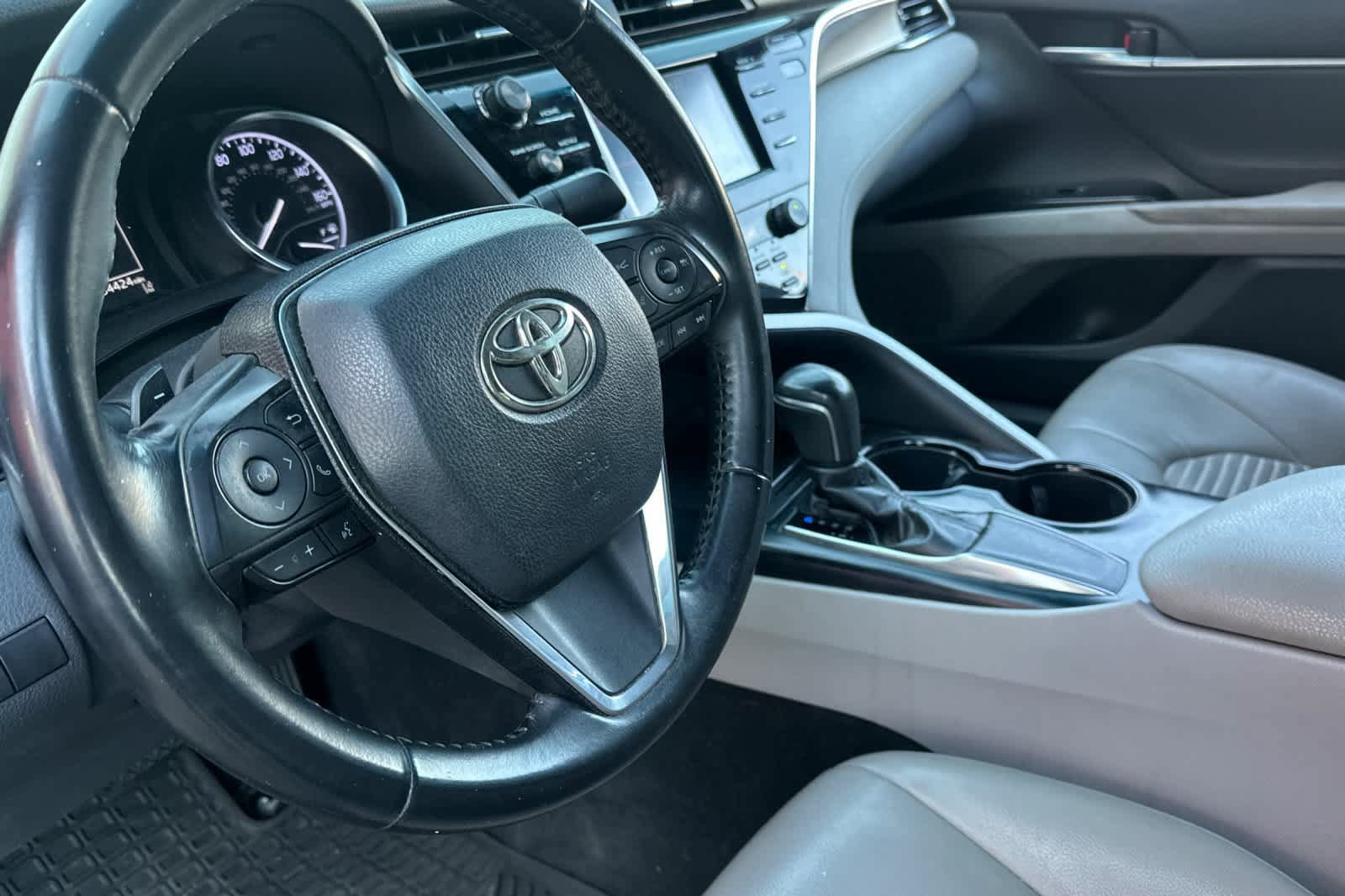 Used 2018 Toyota Camry SE FWD image 14