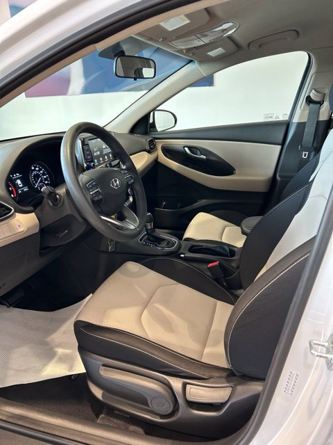 Used 2018 Hyundai Elantra GT FWD image 11