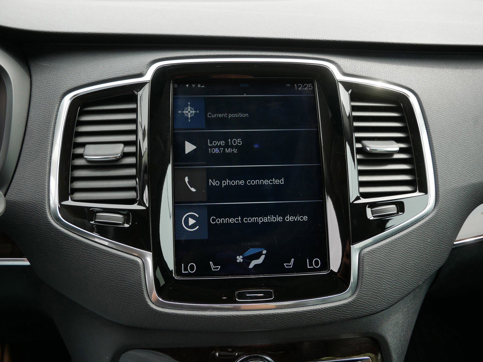 Used 2017 Volvo XC90 T6 Momentum w/ Vision Package AWD/4WD image 18