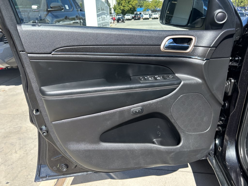 Used 2015 Jeep Grand Cherokee Limited AWD/4WD image 10