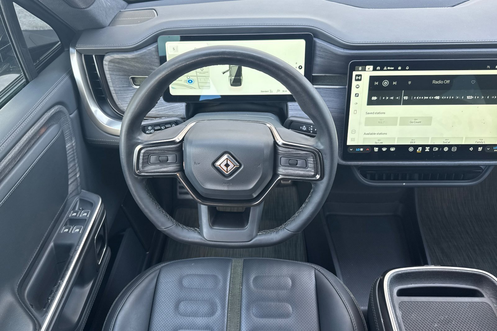 Used 2023 Rivian R1S Launch Edition image 13