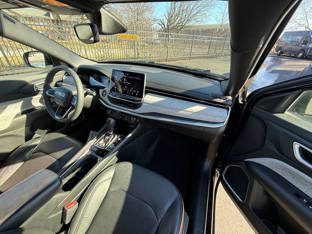 Used 2023 Jeep Compass Latitude image 13