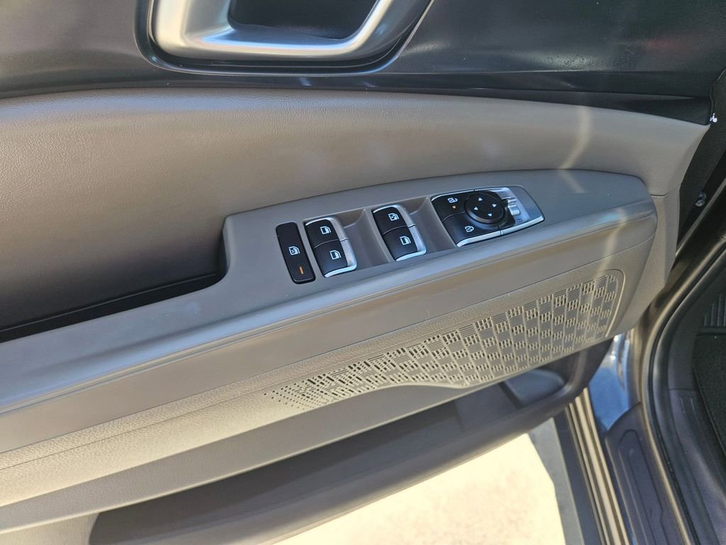 Used 2025 Kia Carnival image 15