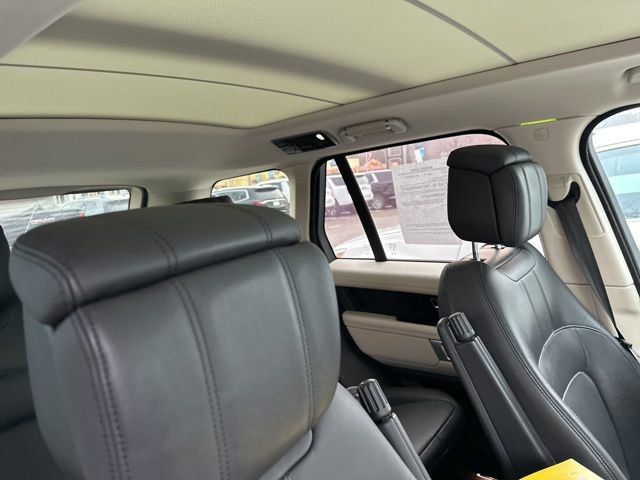 Used 2018 Land Rover Range Rover HSE image 19