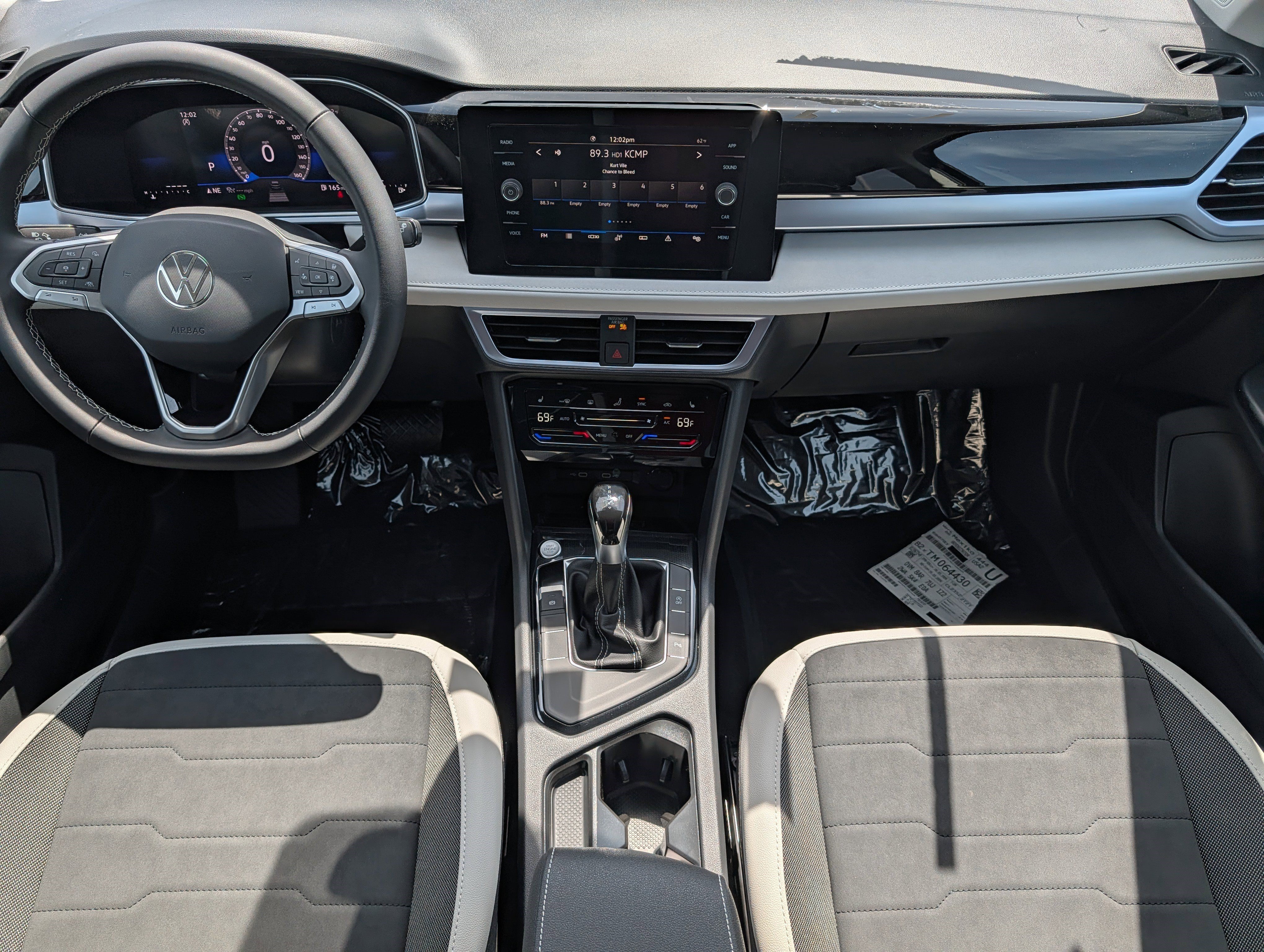 New 2026 Volkswagen Taos SE FWD image 9