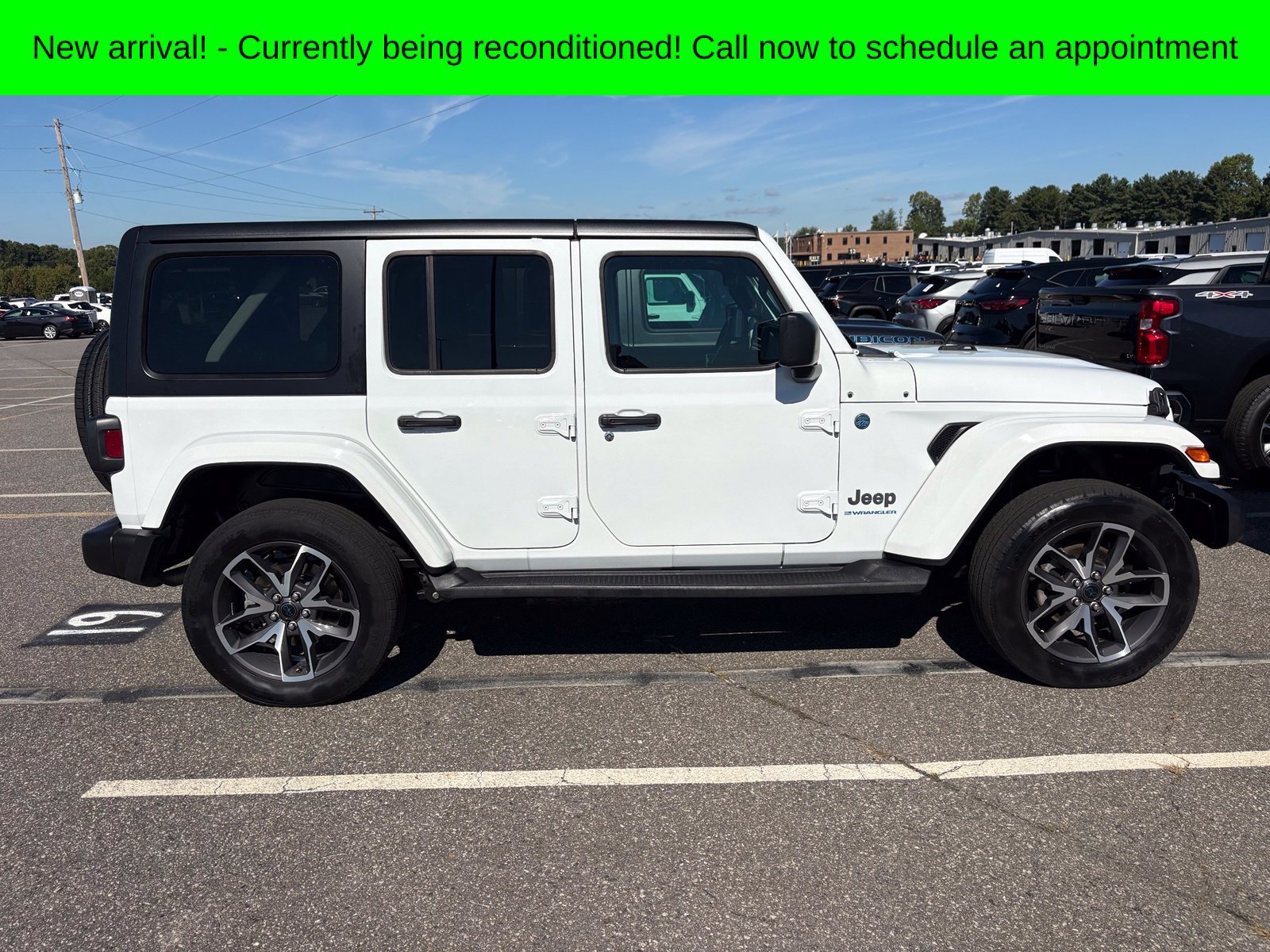 Used 2024 Jeep Wrangler Unlimited w/ Dual Top Group AWD/4WD image 2