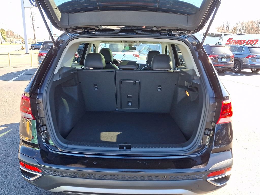 Certified 2023 Volkswagen Taos SEL image 30