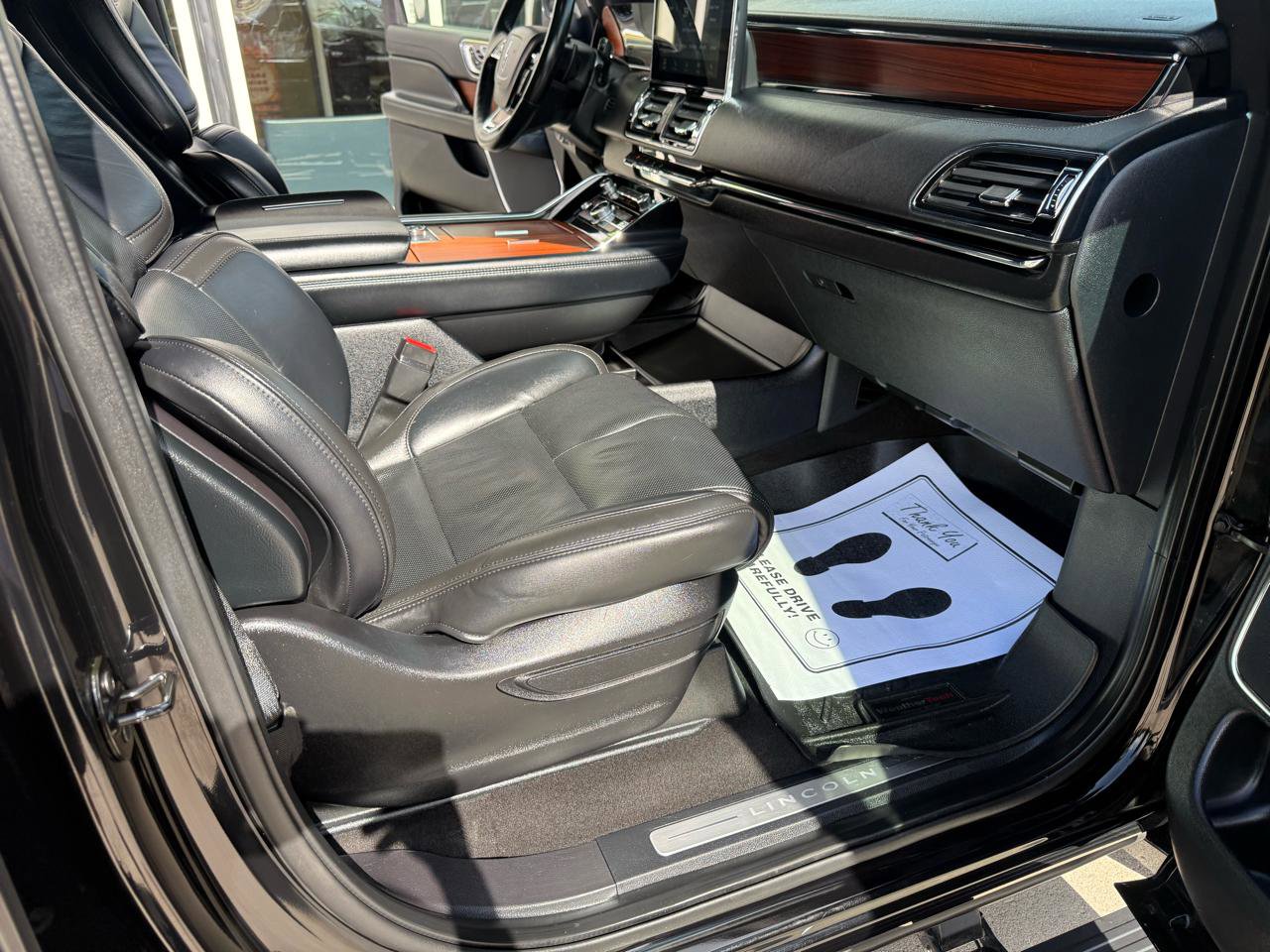 Used 2018 Lincoln Navigator Select w/ Cargo Package AWD/4WD image 18