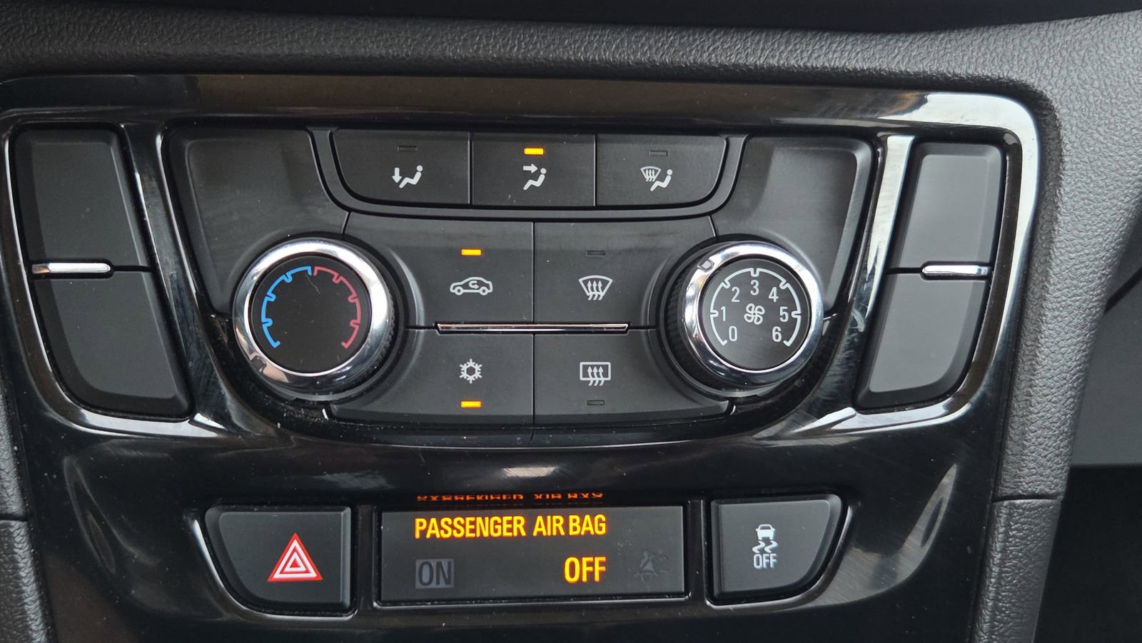 Used 2019 Buick Encore Preferred image 29