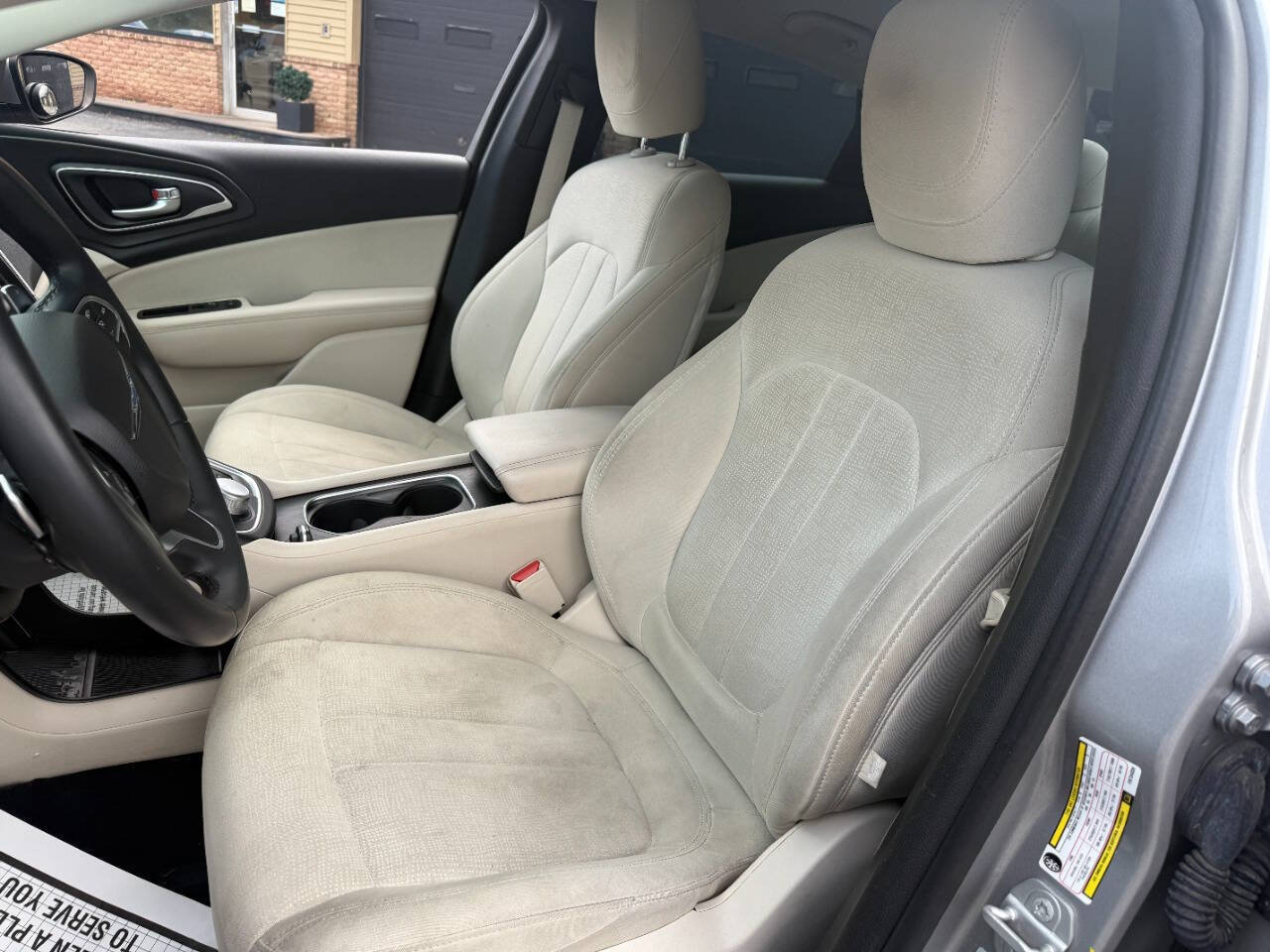 Used 2015 Chrysler 200 Limited w/ Convenience Group FWD image 9