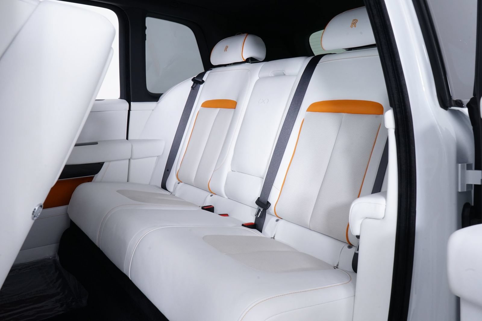 Used 2022 Rolls-Royce Cullinan Black Badge w/ Dark Exterior Package AWD/4WD image 24