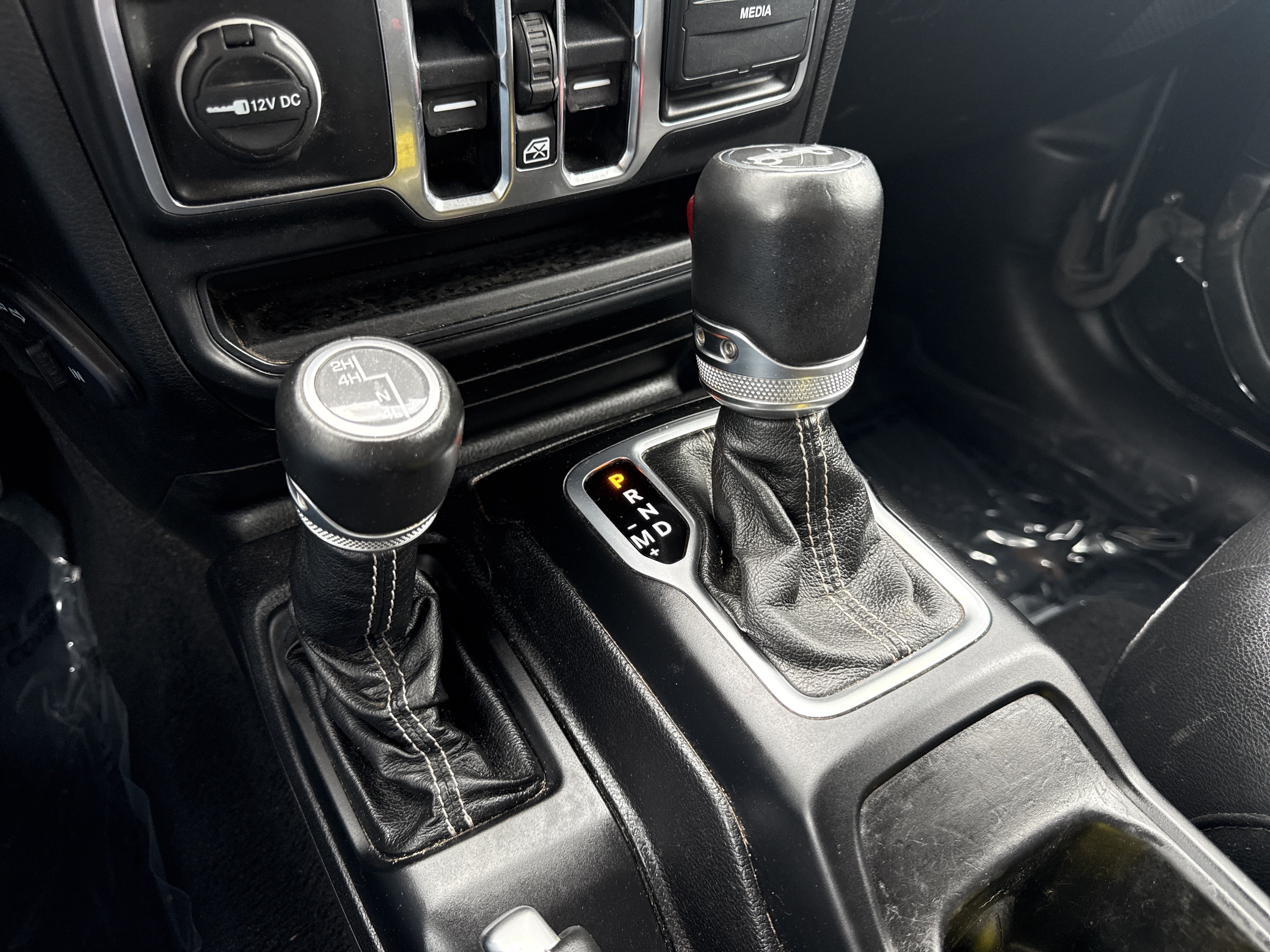 Used 2018 Jeep Wrangler Unlimited Sahara AWD/4WD image 19