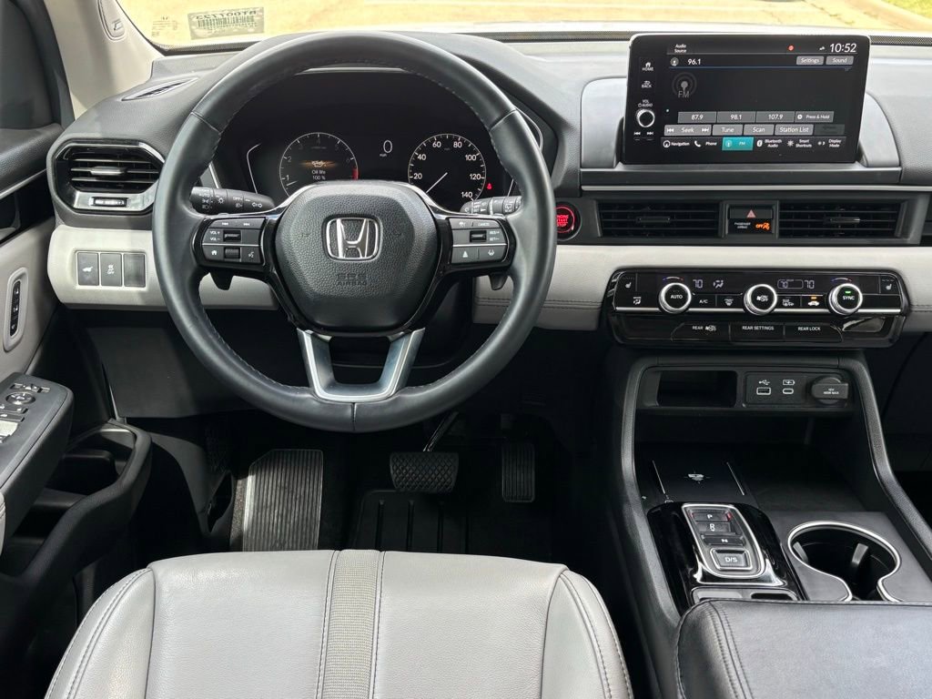 Used 2025 Honda Pilot Touring image 11