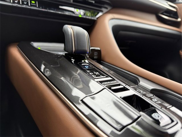 Used 2025 Toyota Crown Signia Limited w/ Advanced Technology Package image 20