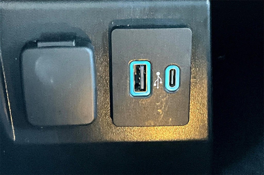 Used 2024 Ford Explorer Limited image 33