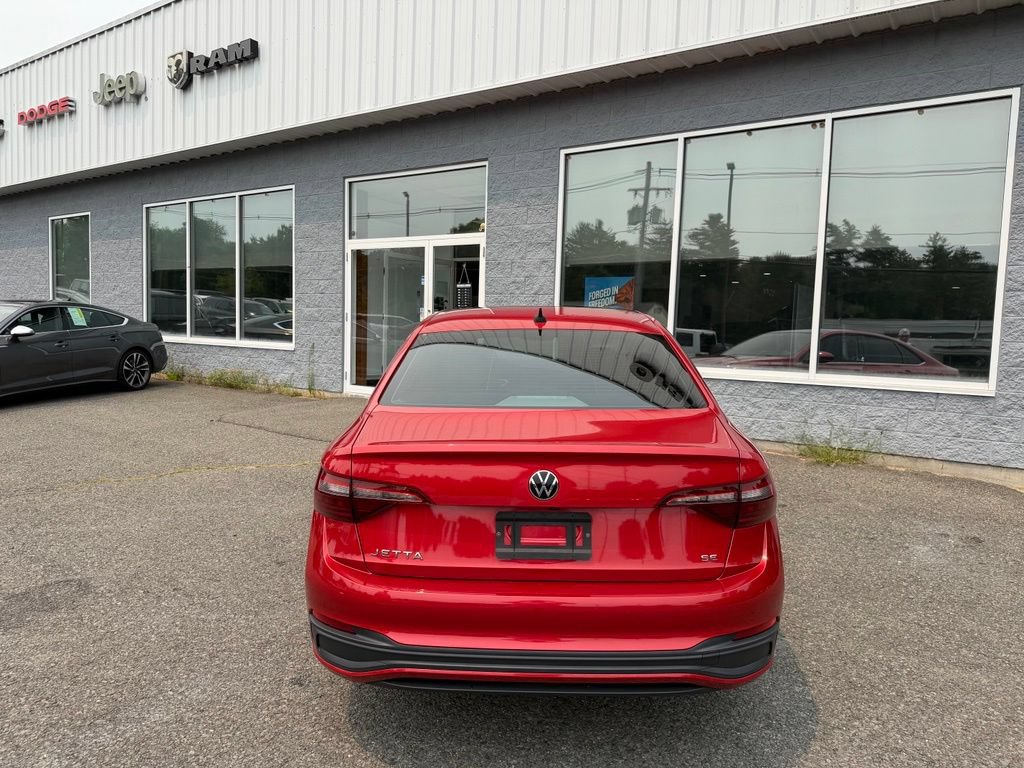 Used 2022 Volkswagen Jetta SE w/ Panoramic Sunroof Package FWD image 5