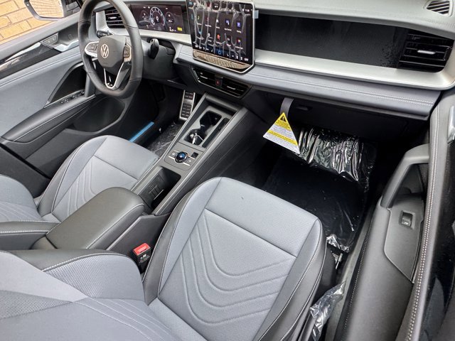 New 2026 Volkswagen Tiguan SE R-Line image 7